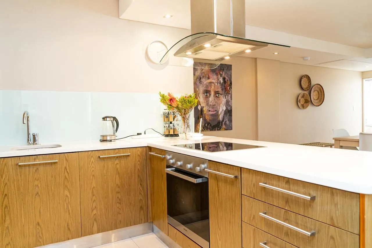 Panoramic Ocean View Beachfront Top Floor 2 Bed, Big Bay- 212 Eden On The Bay Bloubergstrand Appartement