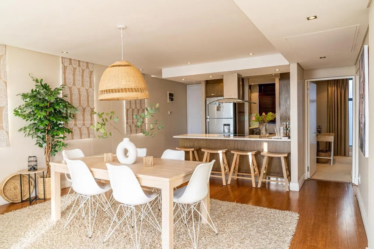 Panoramic Ocean View Beachfront Top Floor 2 Bed, Big Bay- 212 Eden On The Bay Bloubergstrand Appartement
